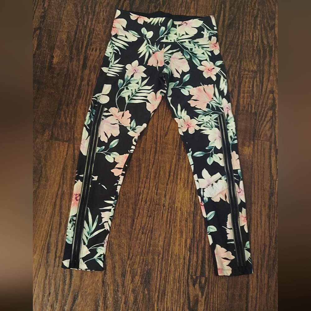 Pink Victoria secret Yoga💗 Leggings Green and pink black flowery  stretch